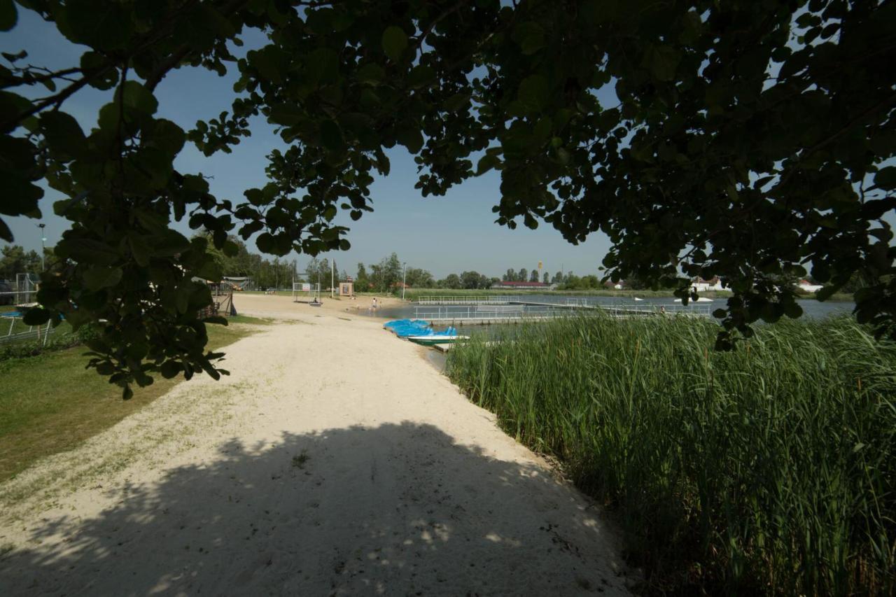 Camping Oaza Blonie Kornik Domki Standard - 3 Pokoje Exterior photo